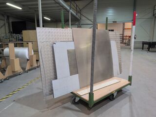 Magazijnwagen met diverse traanplaten